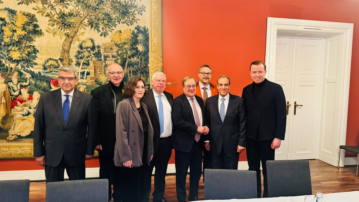 <strong>وزير الخارجية يلتقي مع أعضاء لجنة العلاقات الخارجية بالبرلمان الألماني</strong>