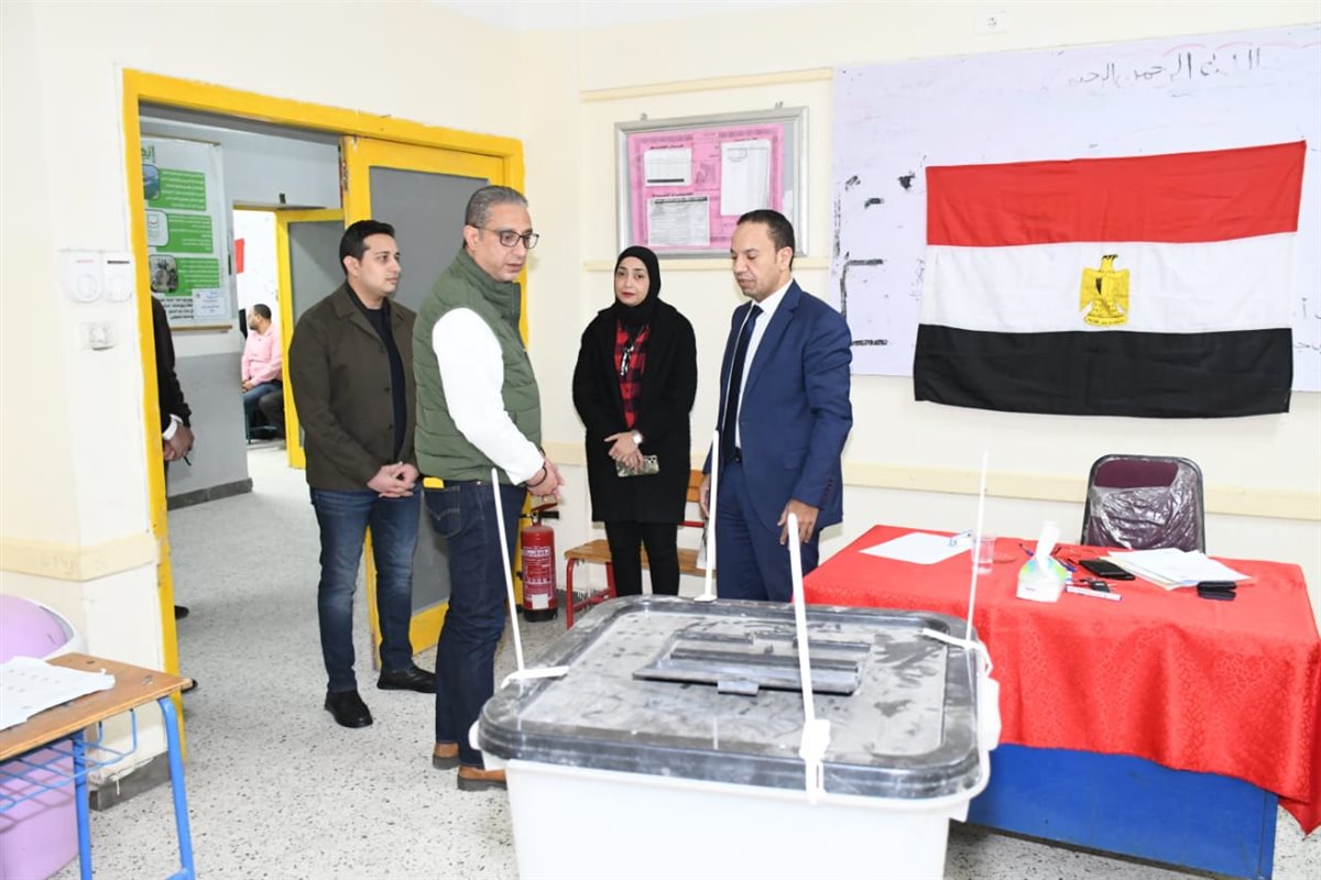 محافظ الفيوم يتفقد عدداً من لجان التصويت بجولة الإعادة لانتخابات مجلس النواب خلال الفترة المسائية