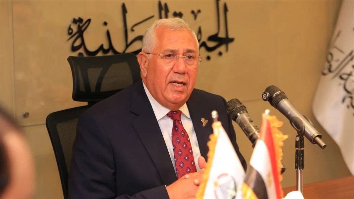 <strong>السيد القصير </strong>