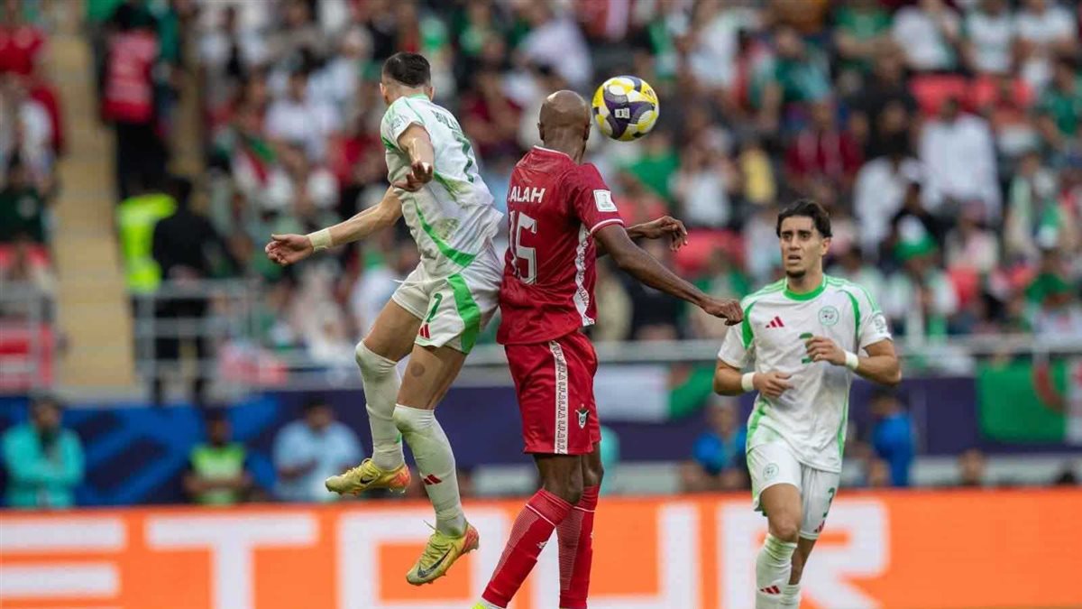 الجزائر ضد السودان