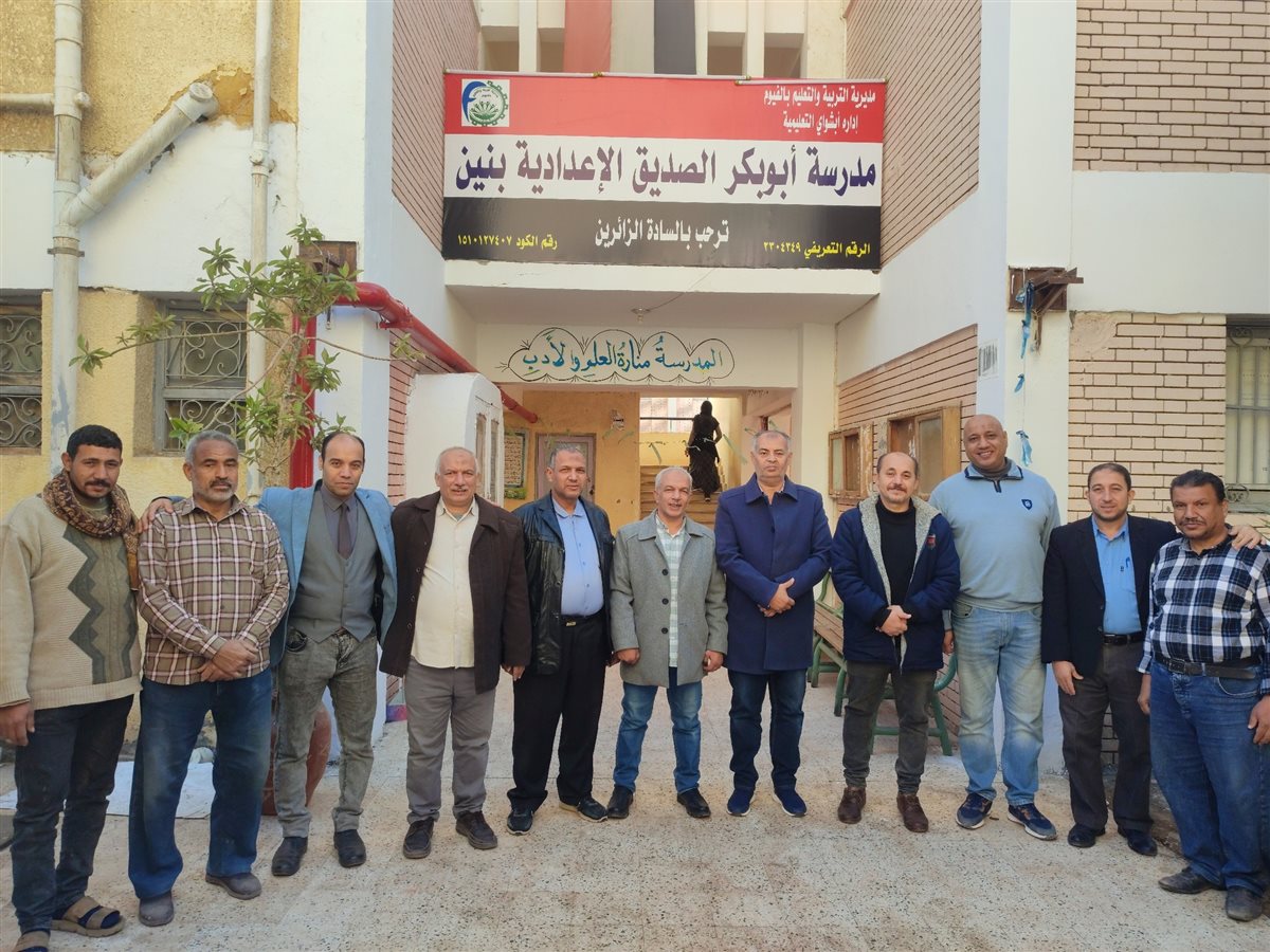 مديرإدارة أبشواي التعليمية ووكيلها يقيِمان الأداء المدرسي في مدارس أبوجنشو وأبوشنب البحرية
