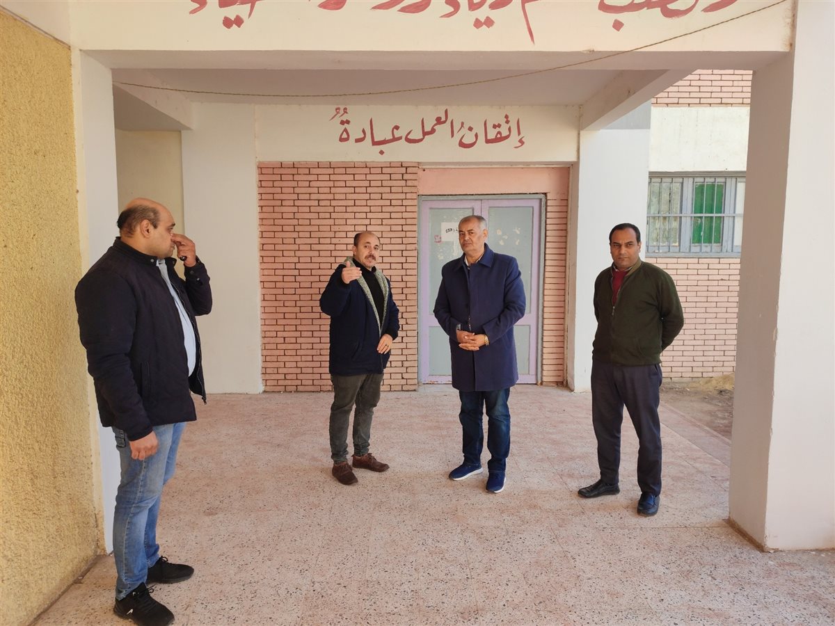 مديرإدارة أبشواي التعليمية ووكيلها يقيِمان الأداء المدرسي في مدارس أبوجنشو وأبوشنب البحرية