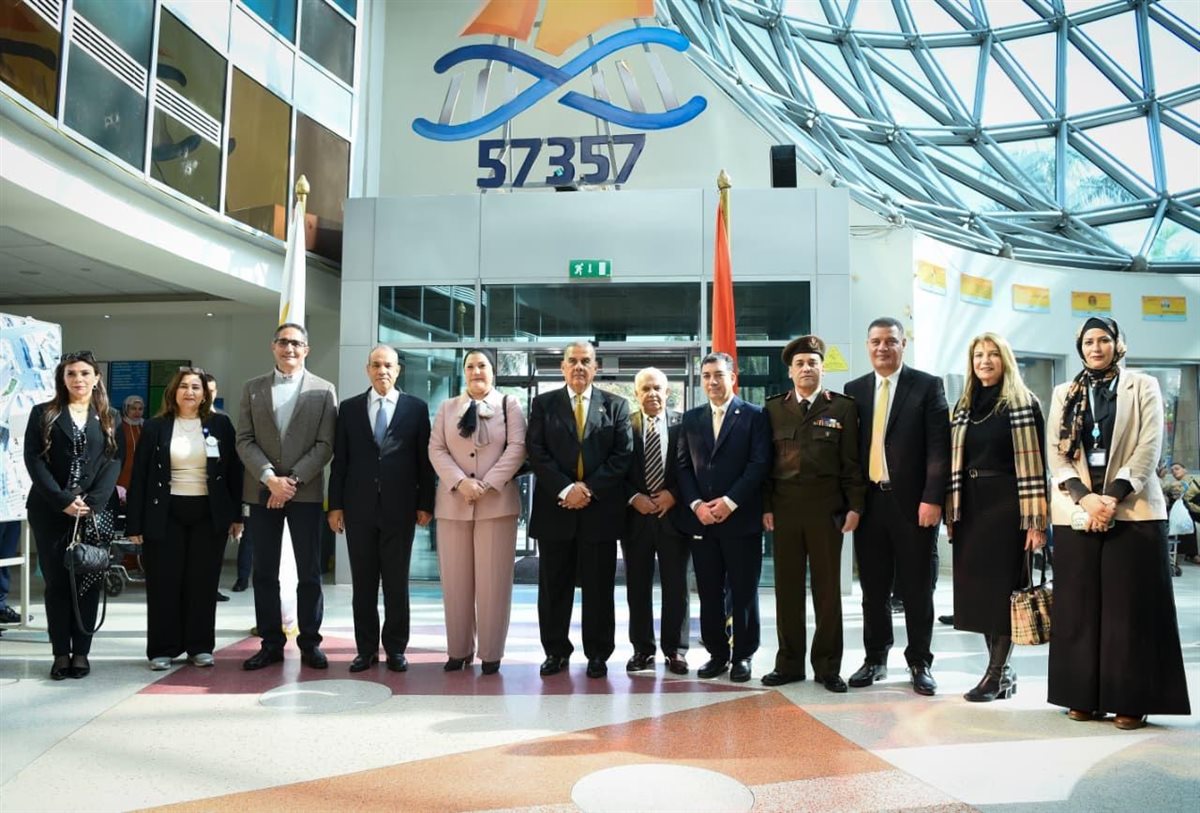 <strong>وزير الخارجية يزور مستشفى ٥٧٣٥٧</strong>