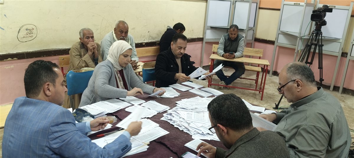 بدء فرز أصوات الناخبين بلجان الدائرة الثالثة «سنورس– طامية – سنهور» بالفيوم