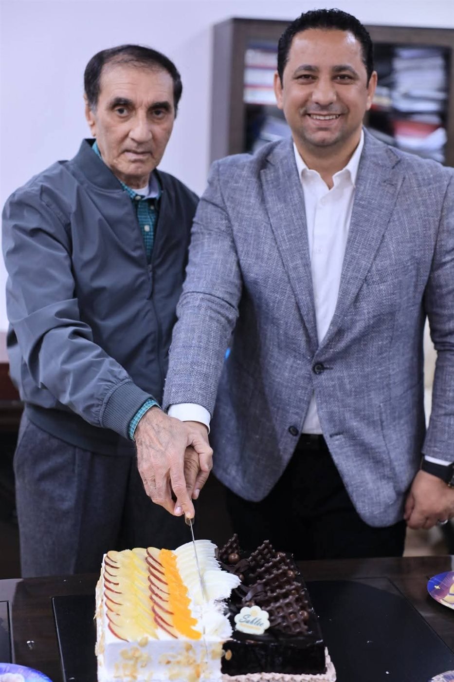 النائب حسام خليل يبدأ مشواره الخدمي من مركز أورام الفيوم