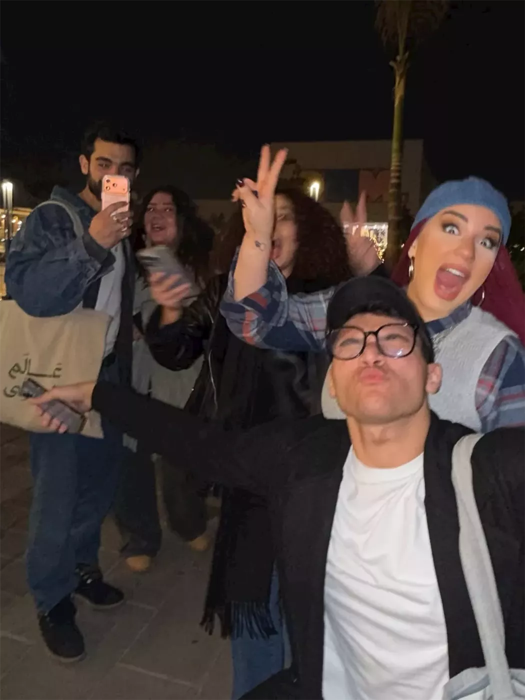أسما شريف منير مع أسرتها