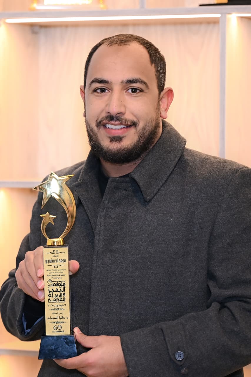 محمد الدهشوري رئيس سيلفر سكرين يحصد جائزة التميز والابداع العربى