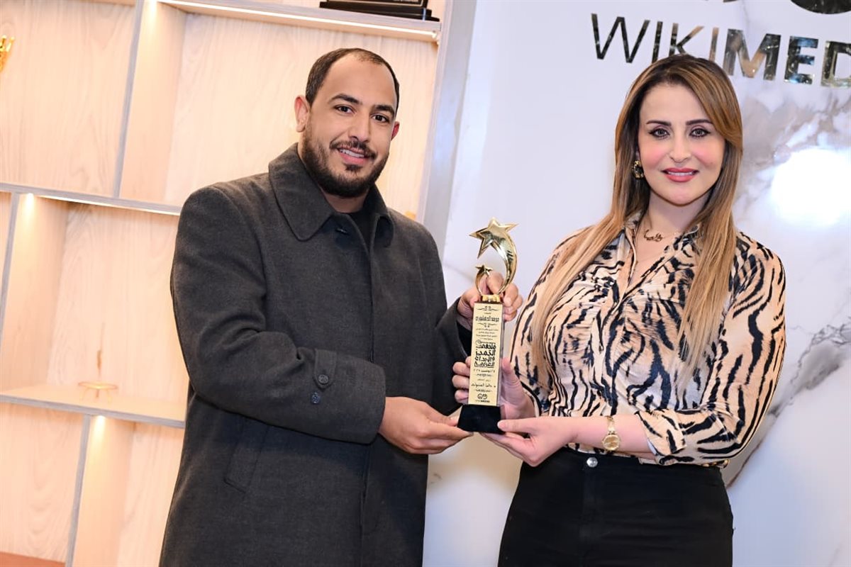 محمد الدهشوري رئيس سيلفر سكرين يحصد جائزة التميز والابداع العربى