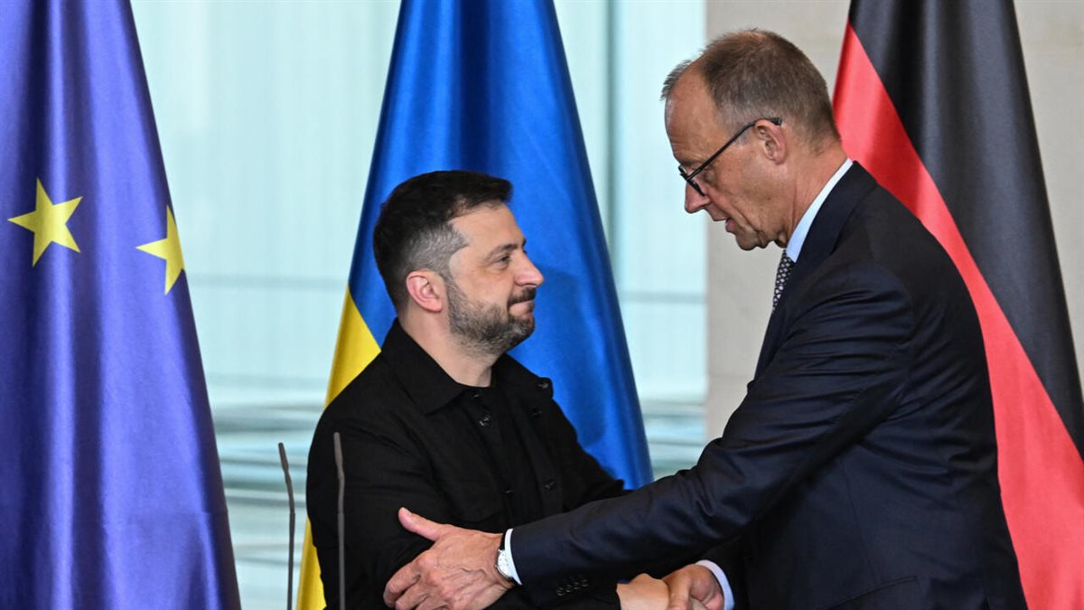المستشار الألماني فريدريش ميرز والرئيس الأوكراني فولوديمير زيلينسكي