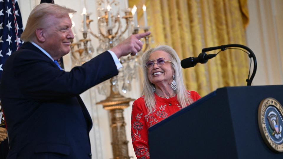 <strong>ميريام أديلسون وترامب</strong>