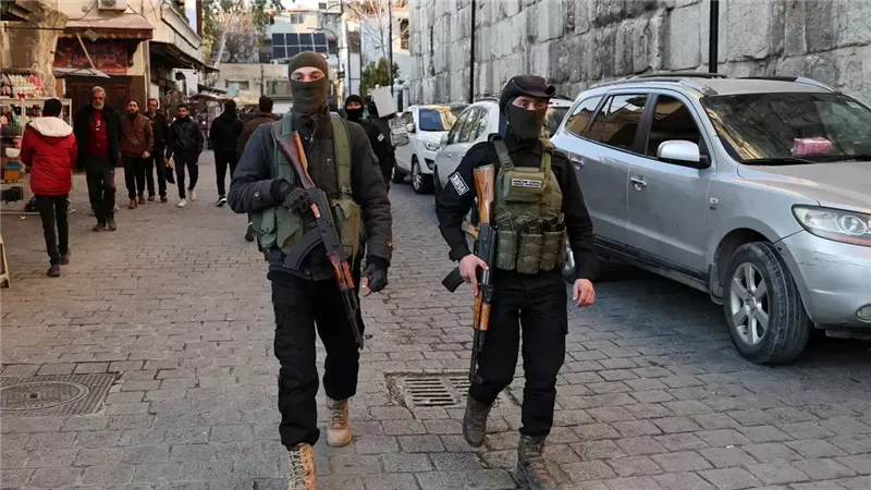 <strong>الحكومة البريطانية ترفع 3 كيانات وأفراد سوريين من قائمة العقوبات</strong>