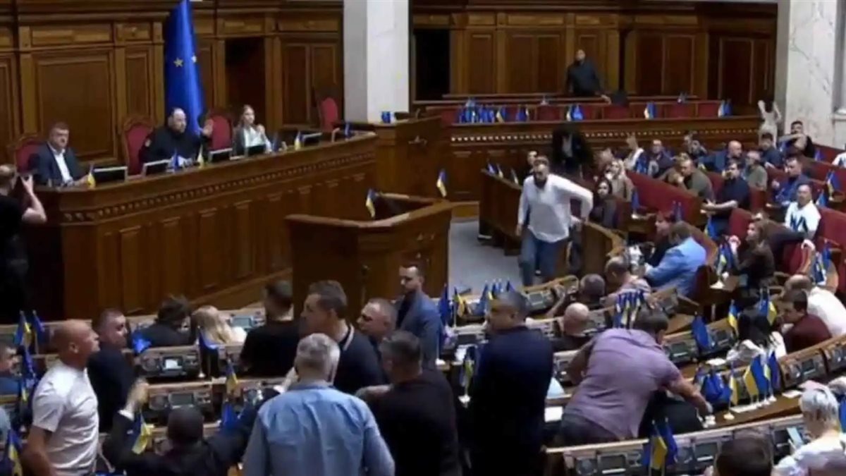 مشاجرة داخل البرلمان الأوكراني يوليو الماضي
