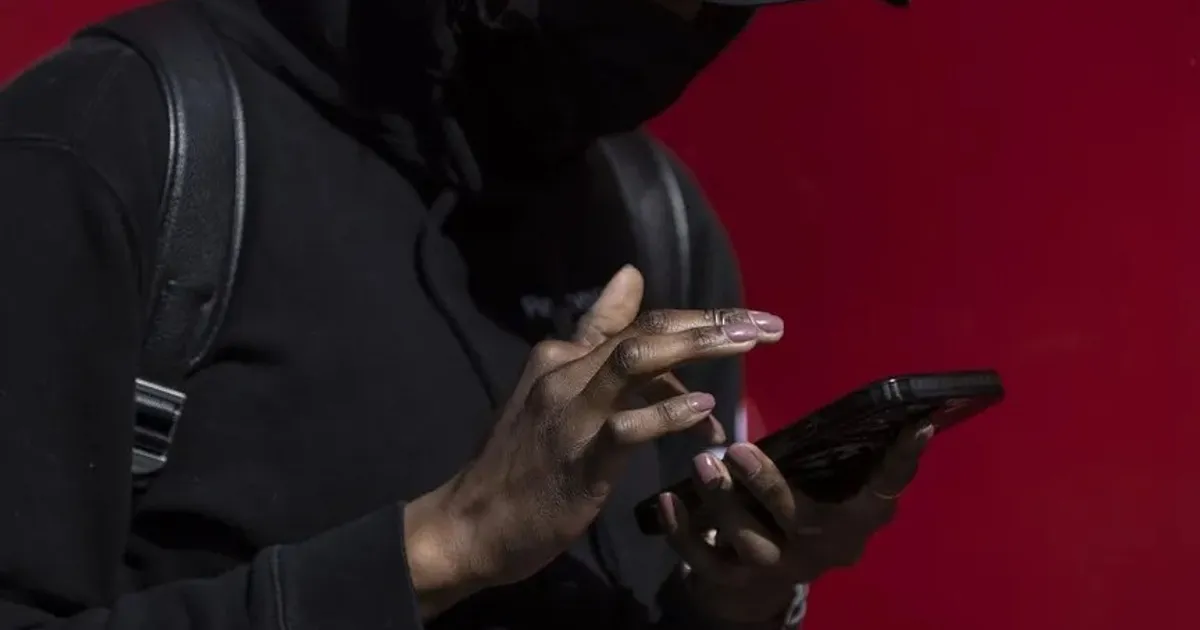 <strong>رسائل مزيفة</strong>