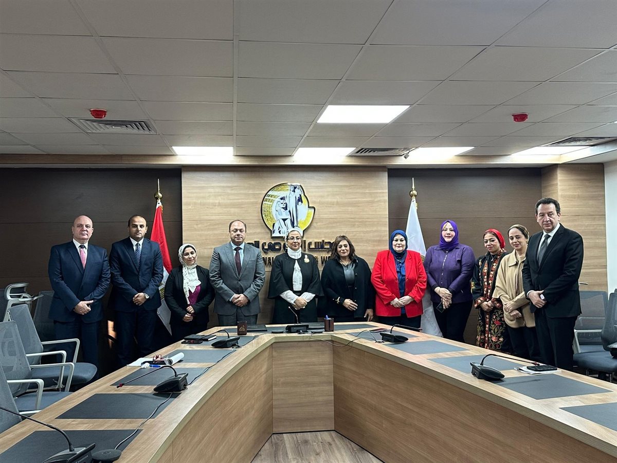 جانب من التوقيع