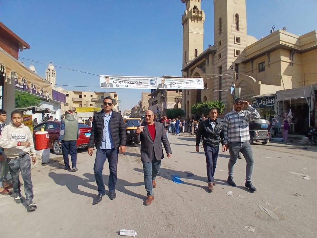 رئيس مركز ومدينة طامية يقود حملة مكبرة لرفع الإشغالات بالميادين والشوارع الرئيسية