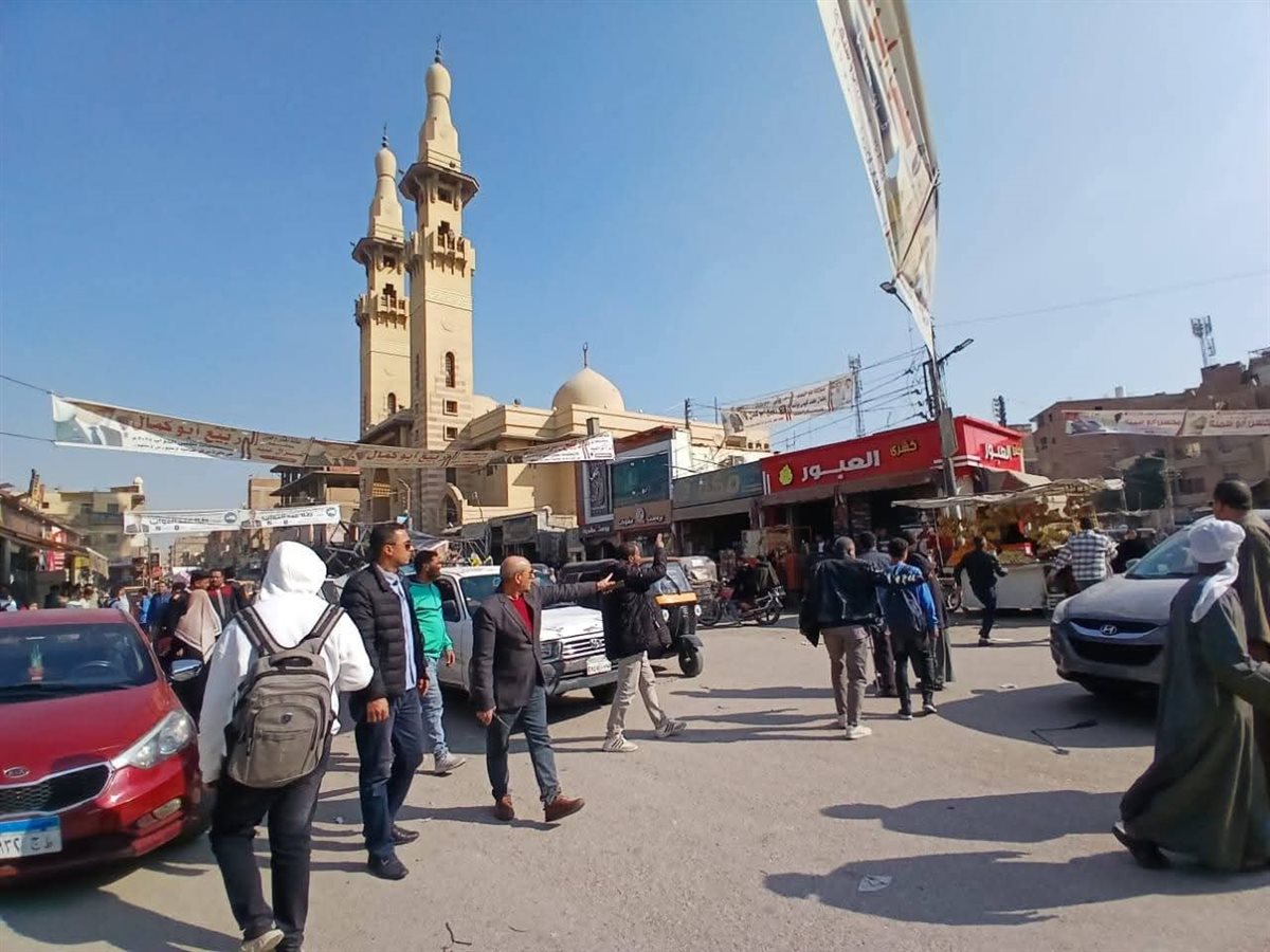 رئيس مركز ومدينة طامية يقود حملة مكبرة لرفع الإشغالات بالميادين والشوارع الرئيسية