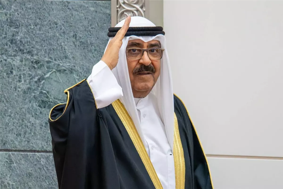 <strong>الشيخ مشعل الأحمد</strong>
