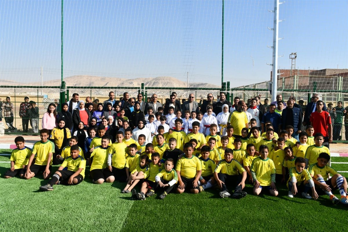 وزير الرياضة ومحافظ المنيا يفتتحان ملعب قانوني بمركز شباب البرشا بملوي