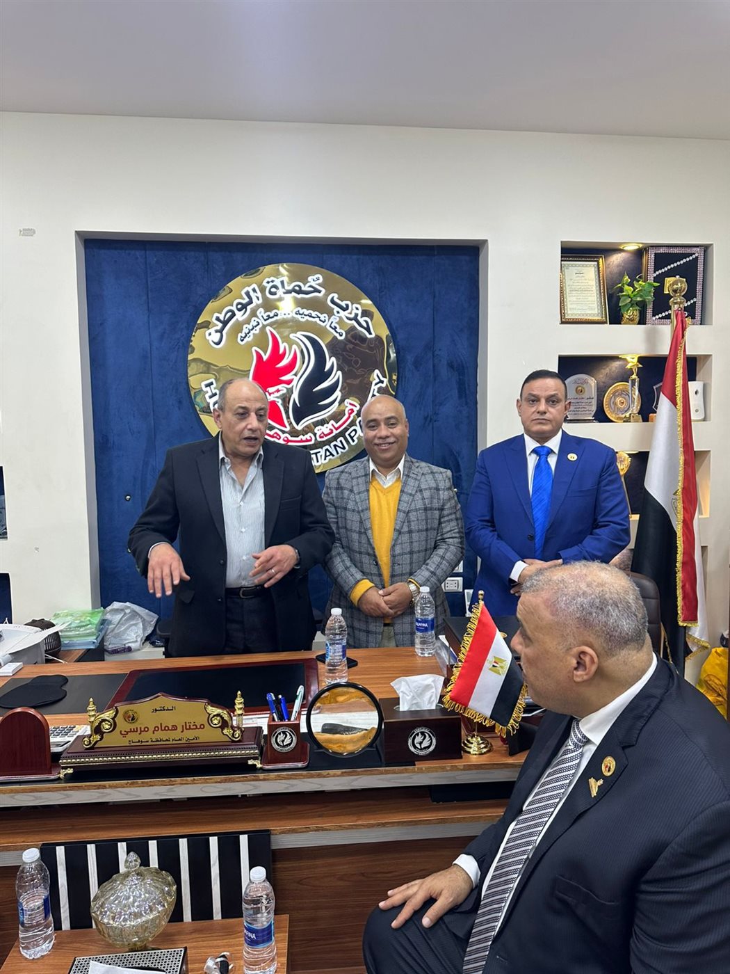جانب من زيارة رئيس الحزب