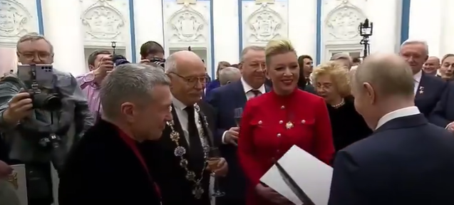 <strong>بوتين وماريا زاخاروفا</strong>