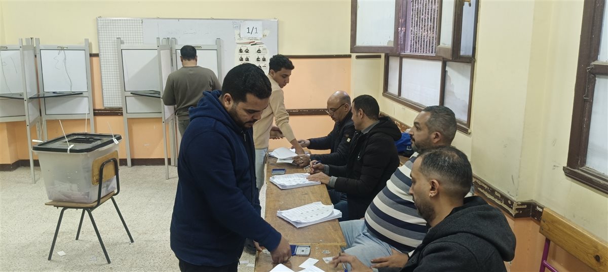 إقبال من الناخبين في الساعات الأولى لليوم الثاني والأخير من جولة الإعادة بانتخابات مجلس النواب بلجنة كفور النيل بالفيوم