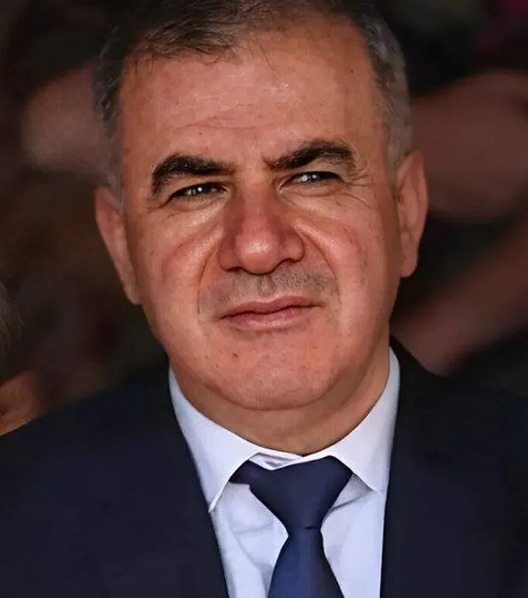<strong>كمال الحسن</strong>