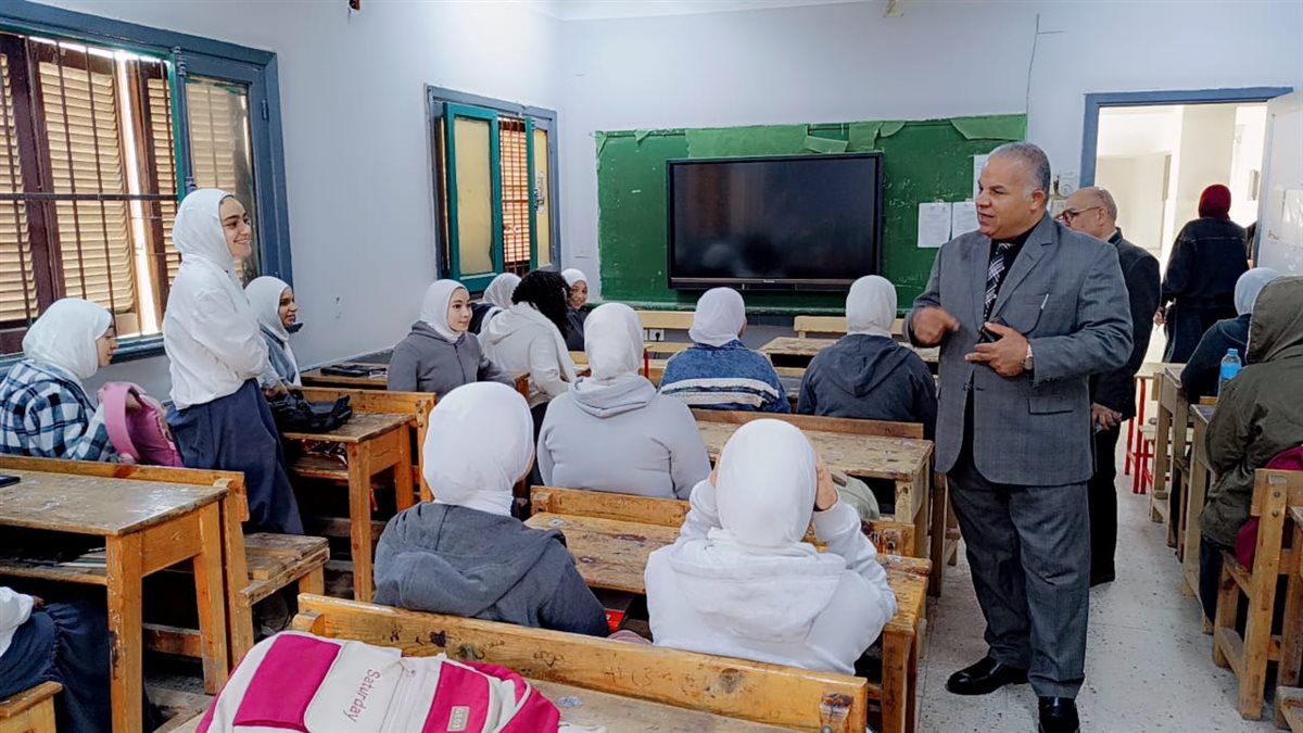 قبيصي: يتابع مدرسة الفيوم الثانوية للبنات ويشيد بانضباط وانتظام العملية التعليمية بالمدرسة