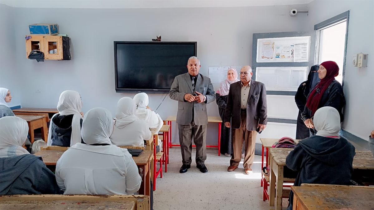 قبيصي: يتابع مدرسة الفيوم الثانوية للبنات ويشيد بانضباط وانتظام العملية التعليمية بالمدرسة