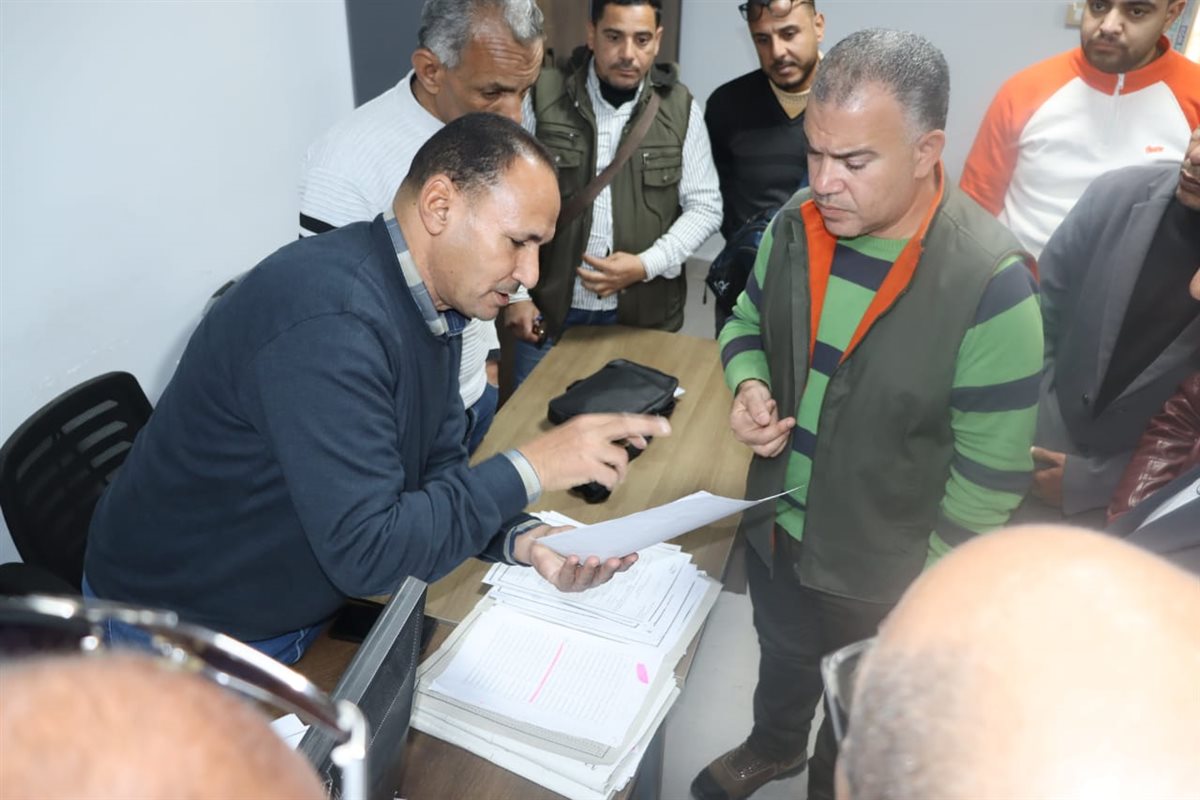 رئيس مياه الفيوم يوجه بتسهيل إجراءات توصيل مياه الشرب والصرف الصحي بمركز خدمة عملاء أبشواي
