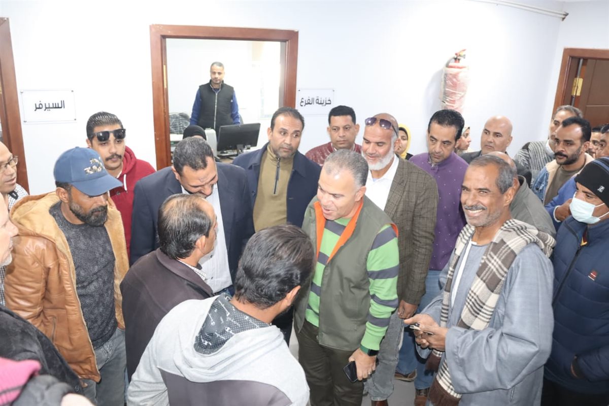 رئيس مياه الفيوم يوجه بتسهيل إجراءات توصيل مياه الشرب والصرف الصحي بمركز خدمة عملاء أبشواي