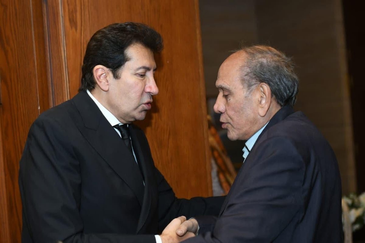 نجوم الفن في عزاء والدة الفنان هاني رمزي