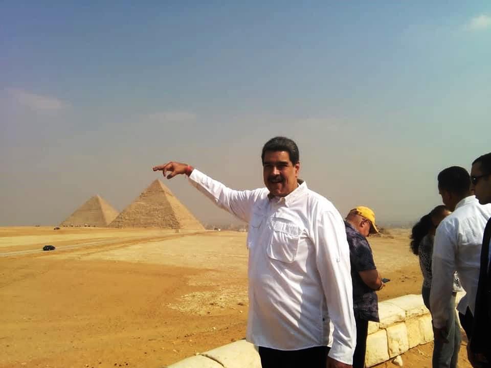 رئيس فنزويلا نيكولاس مادورو وزوجته يزوان المعالم الأثرية في مصر&nbsp;