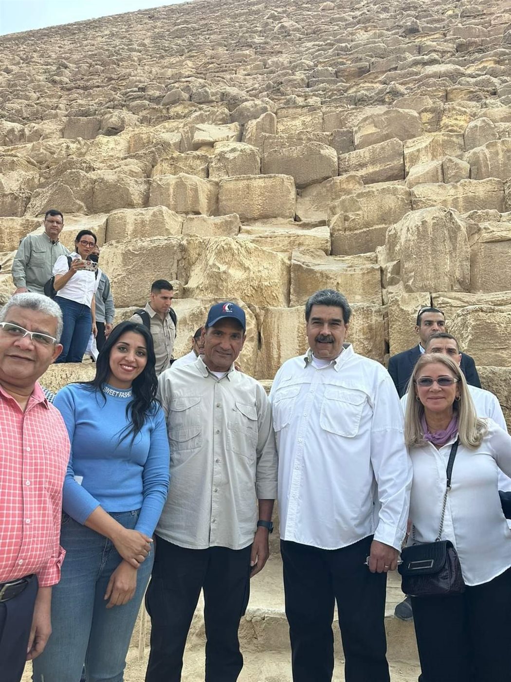 رئيس فنزويلا نيكولاس مادورو وزوجته يزوان المعالم الأثرية في مصر&nbsp;