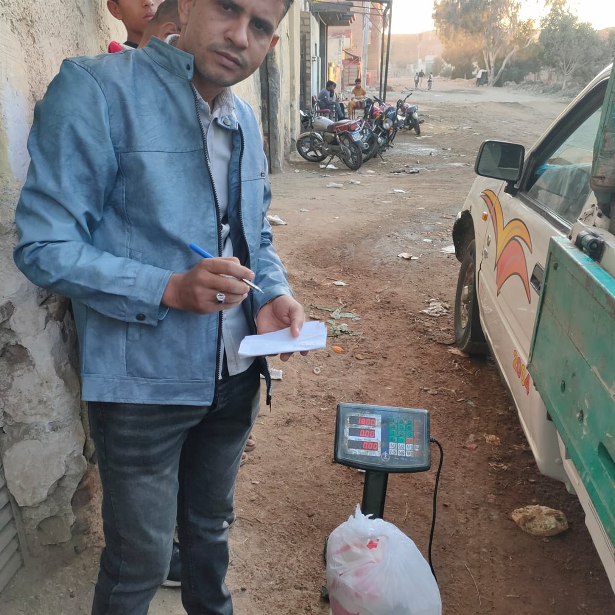تموين لفيوم يضبط 920 علبة سجائر صيني مختلفة الاصناف بدون فواتير<br>&nbsp;