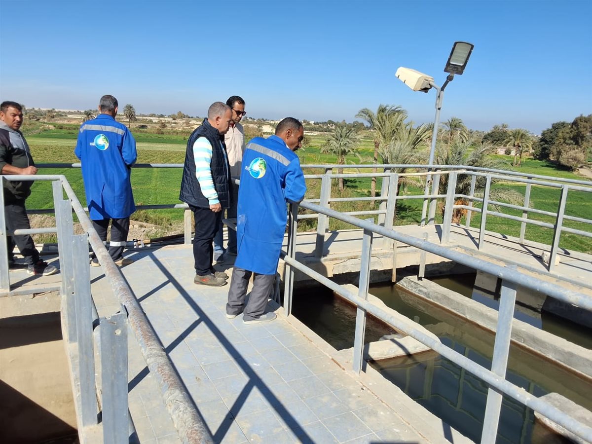 جولة ميدانية لرئيس مياه الفيوم لمحطة رفع صرف صحي أبو جندير ومحطة تنقية مياه الشرب بالبرنس