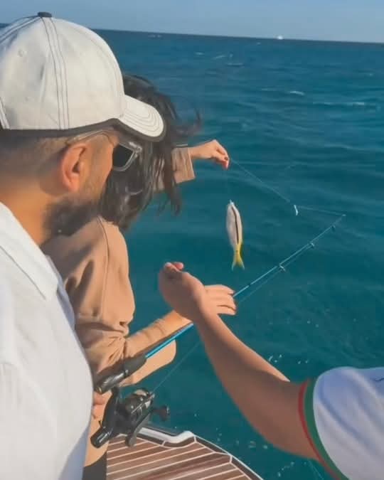 تامر حسني وبسمة بوسيل في رحلة بحرية