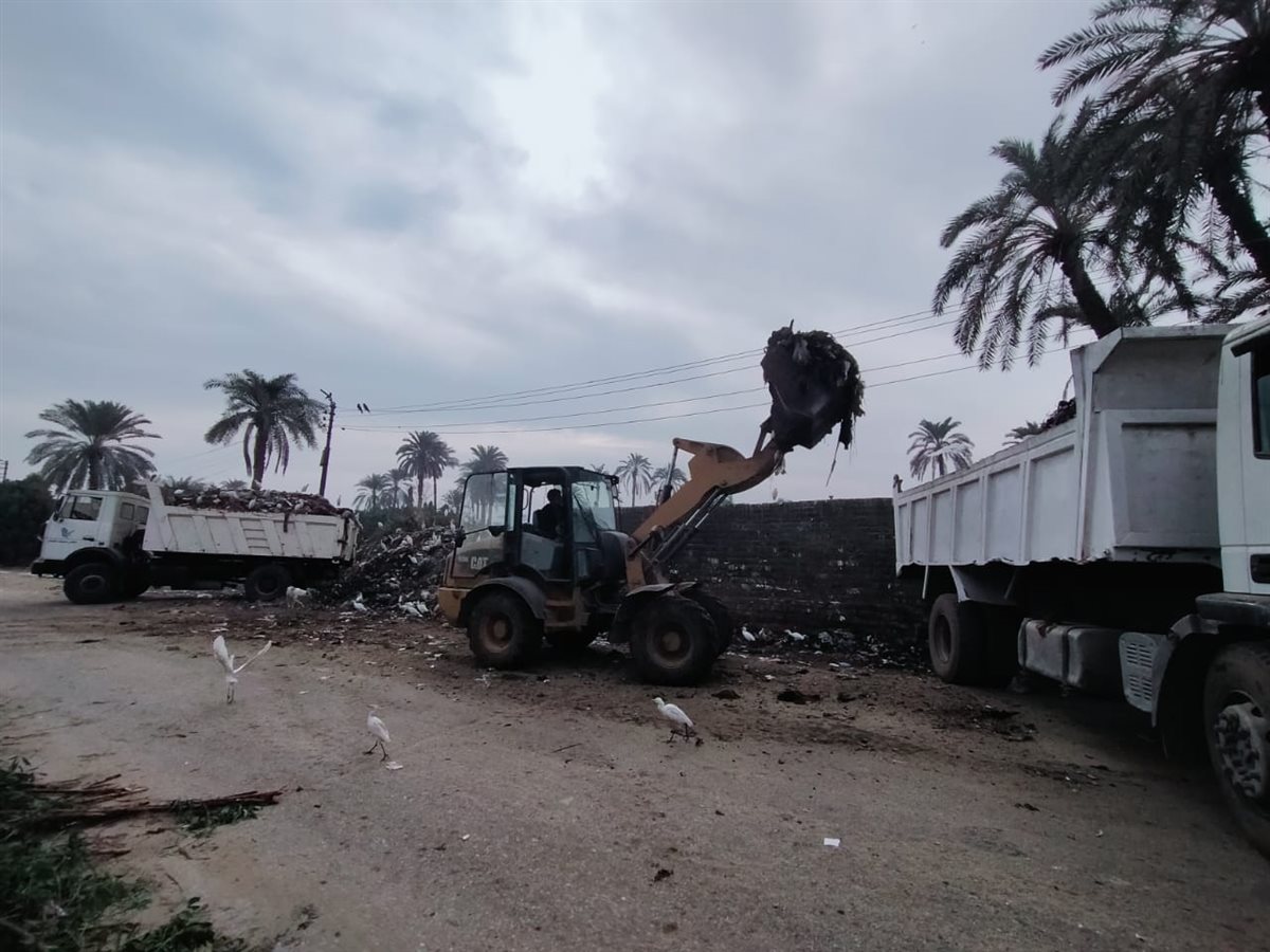 رئيس مركزابشواى: رفع ٣٤٠ طن قمامة ومخلفات بحملة نظافة لأعمال التشجير والتجميل<br>&nbsp;