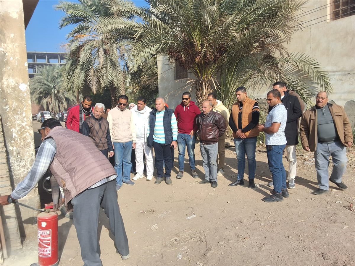 جولة ميدانية مفاجئة.. رئيس مياه الفيوم يتابع جاهزية المعدات وفرق العمل بمركز صيانة إطسا