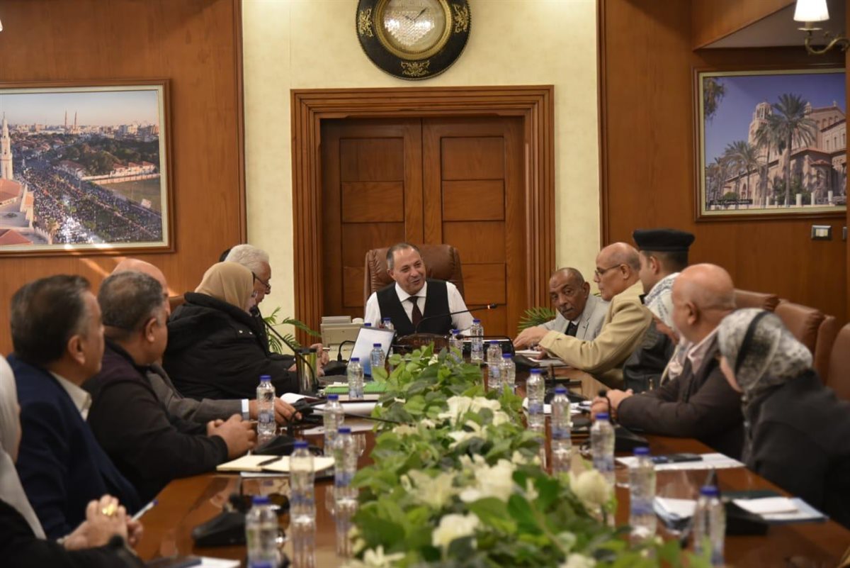 اجتماع محافظ بورسعيد مع شركة النظافة الجديدة ورؤساء الأحياء&nbsp;