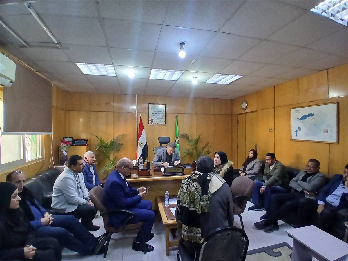 السكرتير العام لمحافظة الفيوم يعقد لقاء خدمة المواطنين بمركز طامية