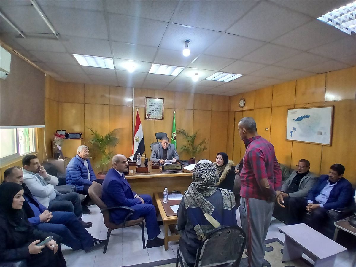 السكرتير العام لمحافظة الفيوم يعقد لقاء خدمة المواطنين بمركز طامية