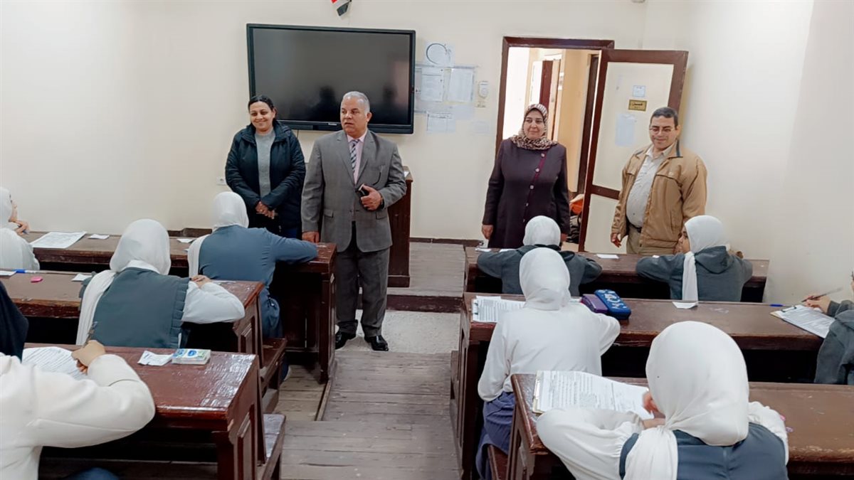 قبيصي يتابع امتحانات النقل بمدرسة الشهيد عبدالرحمن علي البشيهي الثانوية بشرق الفيوم