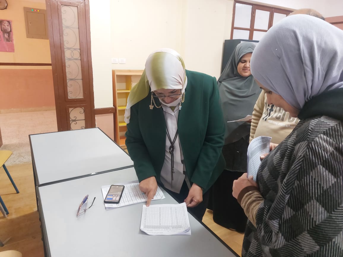 قبيصي يتابع امتحانات النقل بمدرسة الشهيد عبدالرحمن علي البشيهي الثانوية بشرق الفيوم