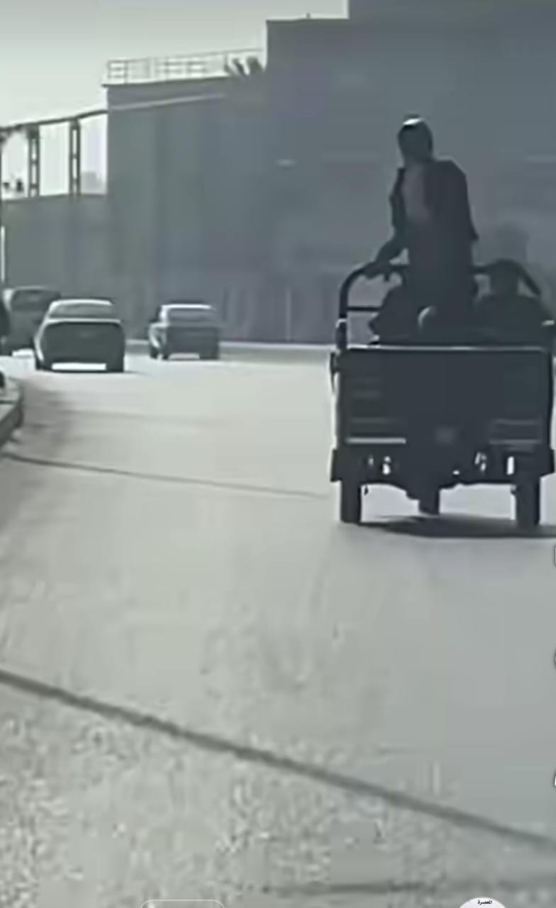 الأمن يفحص فيديو متداول عن سرقة حديد من كوبري بطرة