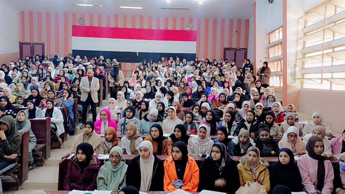 قبيصي: يشيد بتنظيم القوافل التعليمية والمراجعات المجانية لطلاب الشهادة الإعدادية والثانوية بغرب الفيوم