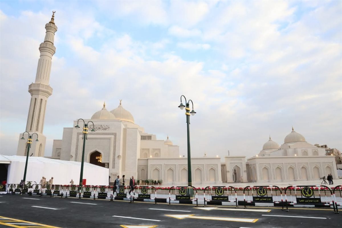 مسجد العزيز الحكيم بالمقطم
