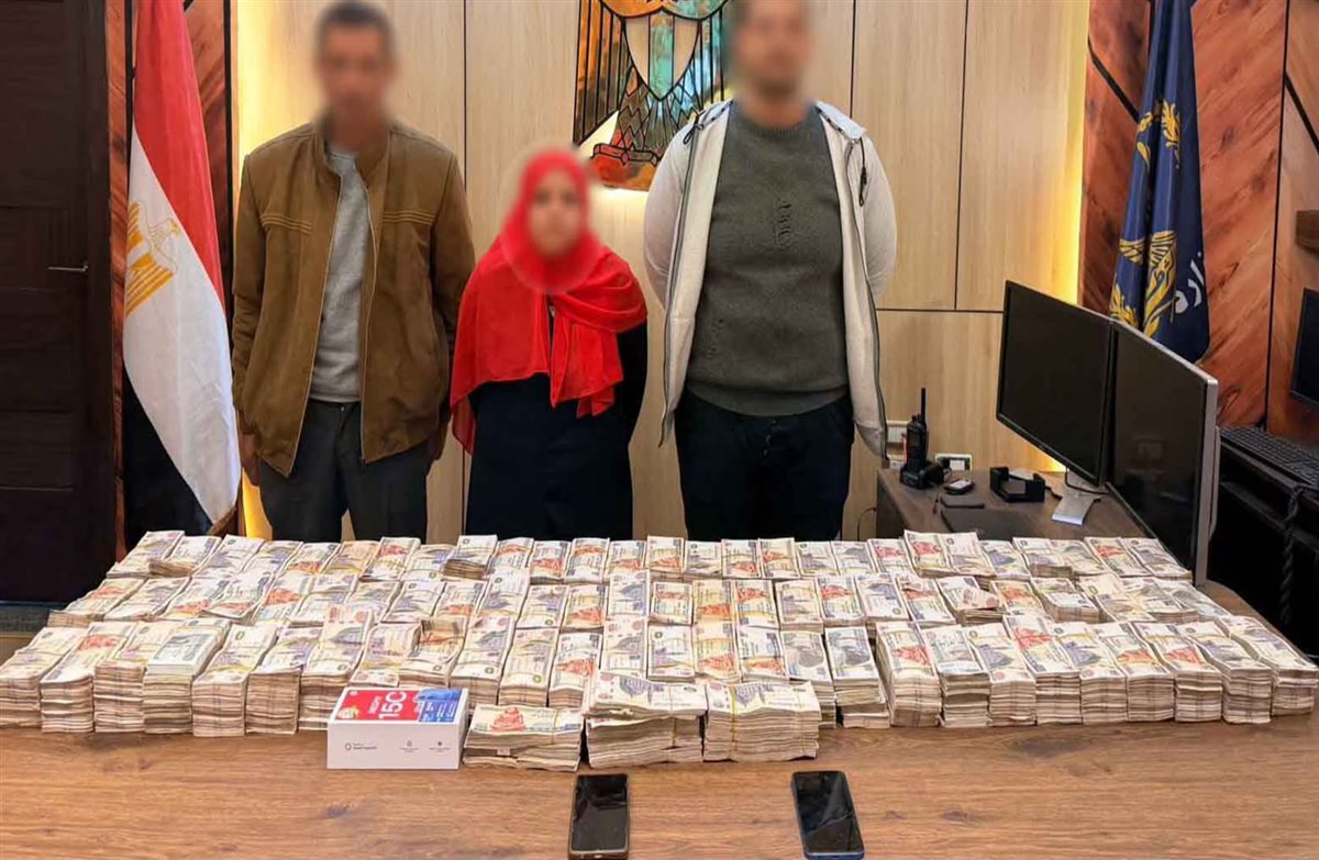 التحقيق مع المتهمين بسرقة حقيبة تحتوي على 8 ملايين جنيه من داخل أتوبيس