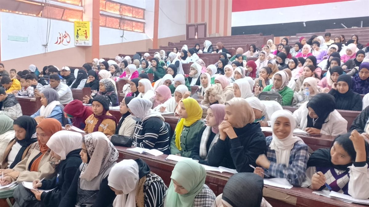 لليوم الثاني على التوالي قوافل تعليمية ومراجعات مجانية لطلاب الشهادة الإعدادية والثانوية بغرب الفيوم