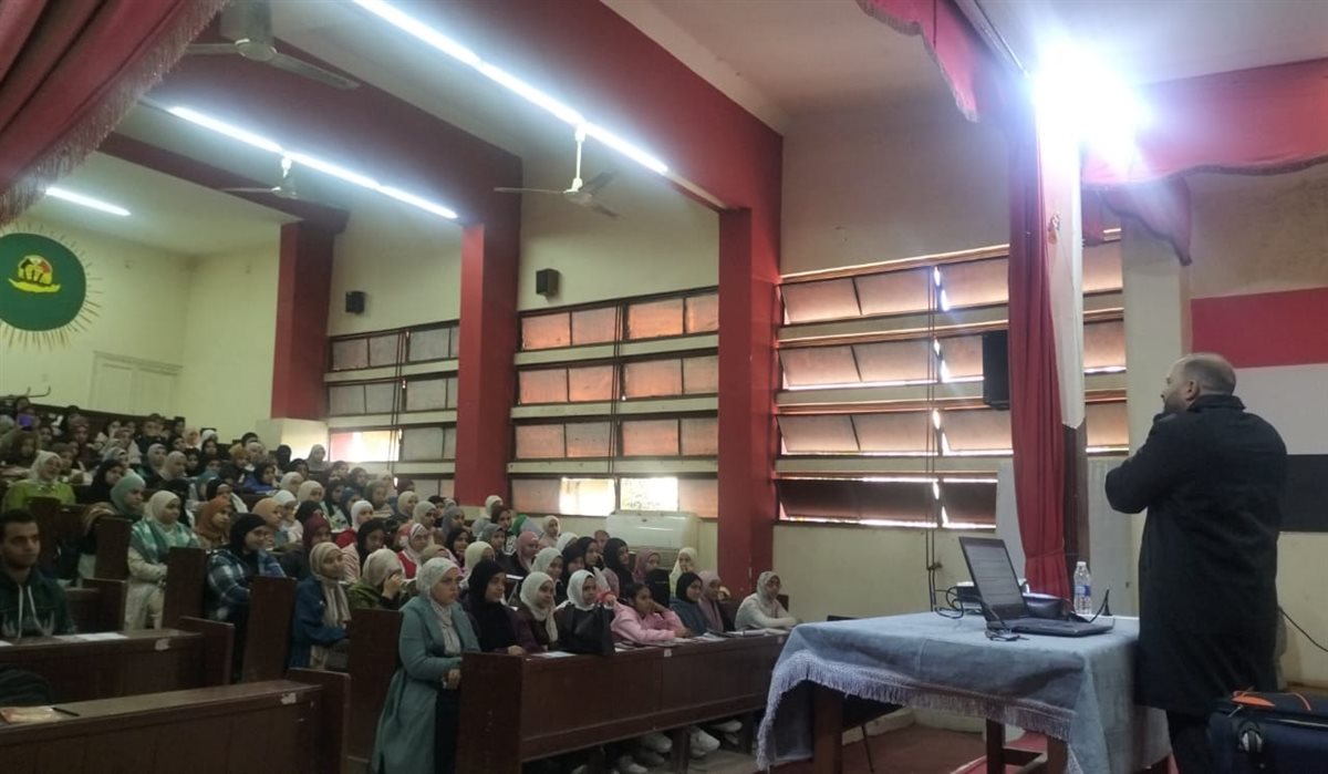 لليوم الثاني على التوالي قوافل تعليمية ومراجعات مجانية لطلاب الشهادة الإعدادية والثانوية بغرب الفيوم