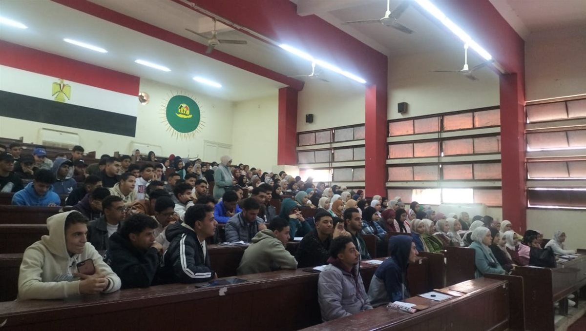 لليوم الثاني على التوالي قوافل تعليمية ومراجعات مجانية لطلاب الشهادة الإعدادية والثانوية بغرب الفيوم